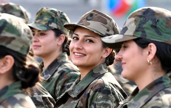 Azərbaycanda qadın hərbçilərlə bağlı YENİ QƏRAR: Müddət kəskin azaldıldı