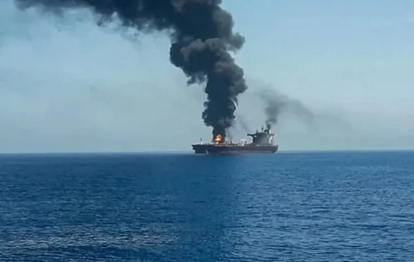 Hörmüz boğazında iki supertanker hədəfə alınıb
