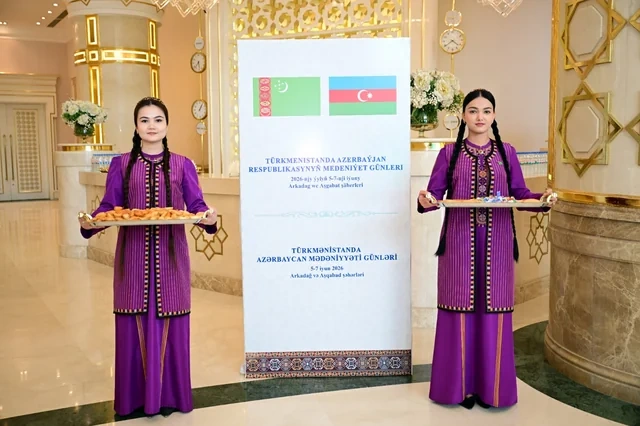 Aşqabad Azərbaycan mədəniyyətini qarşılayır - FOTO