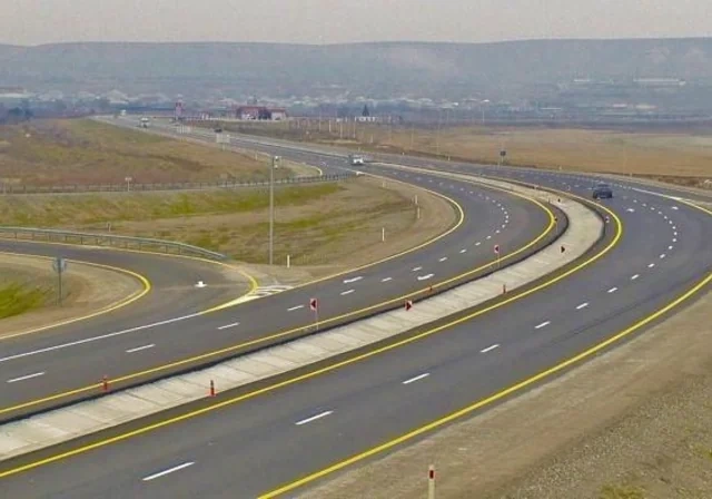 Azərbaycanın nəqliyyat infrastrukturunda yeni dövrün başlanğıcı: Ödənişli yollar effektlidirmi? - Foto