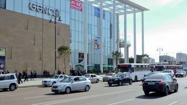 "Gənclik Moll"da həyəcan: insanlar təxliyə edildi - Video