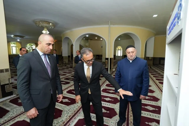 Ramin Məmmədov Biləsuvarda iki məscidi ziyarət edib - FOTO