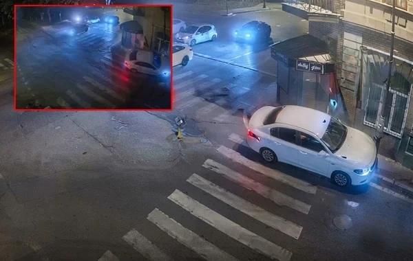 Sürücü sürət həddini aşıb qəza törətdi, işıqfora çırpıldı - ANBAAN VİDEO