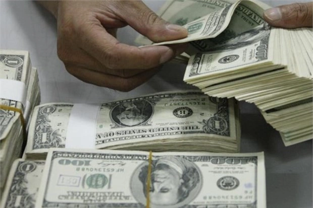 Dolların valyuta ehtiyatlarında payı kəskin azaldı