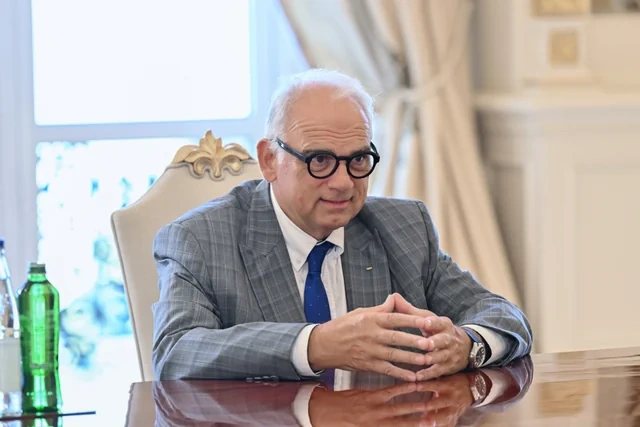 Prezident İlham Əliyev Dünya Güləş Birliyinin prezidentini qəbul edib - FOTO