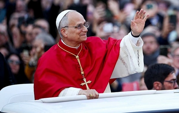 "Vogue" jurnalı Roma Papasını "İlin dəbli məşhuru" seçdi