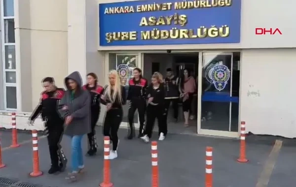 Türkiyəli müğənni Tuğba Ekinci saxlanıldı