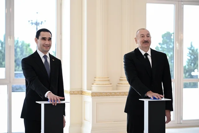 Azərbaycan Türkmənistana tanker hədiyyə edib - FOTO
