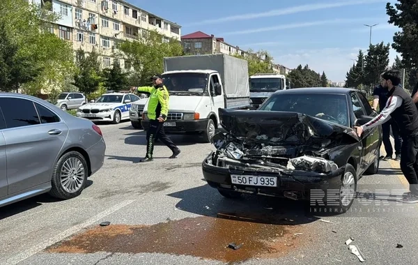 Sumqayıtda dörd avtomobil toqquşdu: Xəsarət alanlar var - FOTO