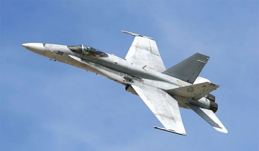 ABŞ F-18-ləri Venesuela hava məkanını pozdu
