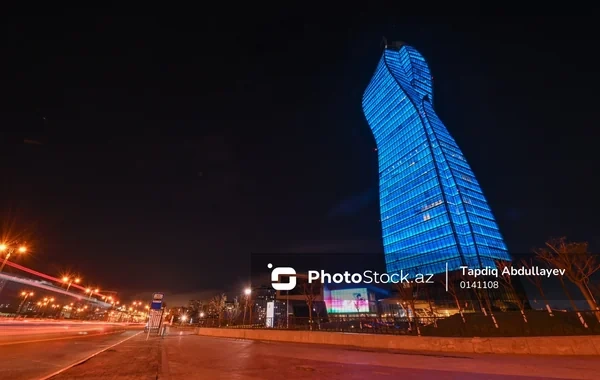 Dünya Autizm Maarifləndirmə Günü ilə əlaqədar mavi rənglə işıqlandırılan Bakı - FOTO