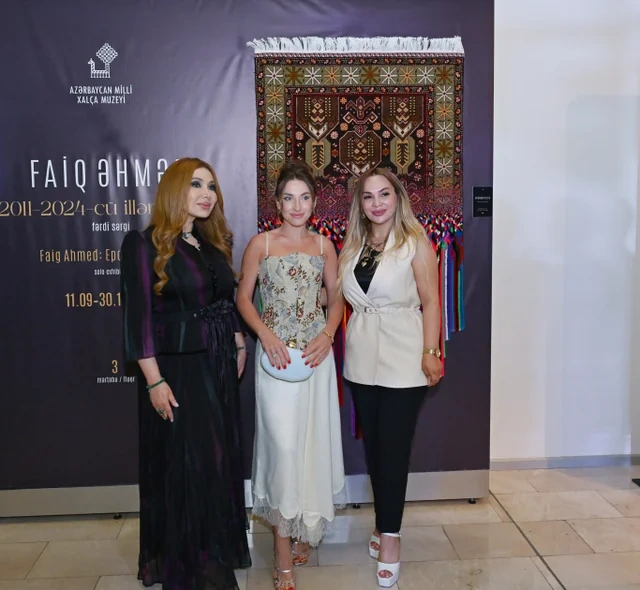 Azərbaycan Milli Xalça Muzeyində "Zamanın naxışları" moda nümayişi təşkil olunub - FOTO