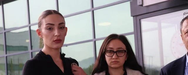 Türkiyədə müğənni Güllünün ölümü ilə bağlı şok detal: Qızı anasını pəncərədən itələyibmiş - Foto