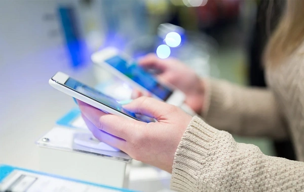 Azərbaycana idxal olunan mobil telefonların maya dəyəri artıb