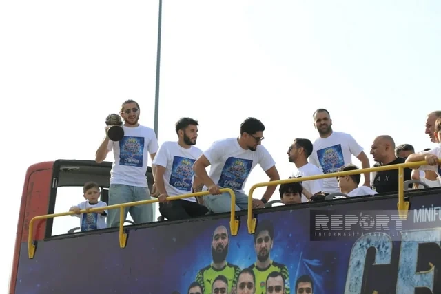 Azərbaycanın minifutbol millisinin üzvləri azarkeşlərlə görüşüblər - VİDEO