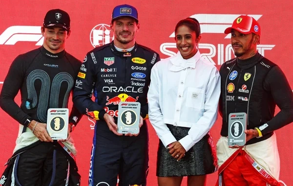 Maks Ferstappen Sinqapur Qran-prisinin sprint yarışında qalib oldu