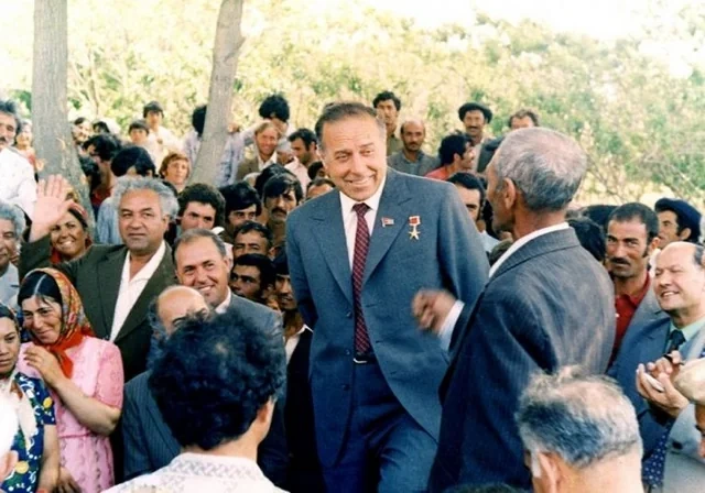 "Mən yer üzündə müəllimdən yüksək ad tanımıram" - Ulu öndərin təhsilə verdiyi müstəsna dəyər  - FOTO