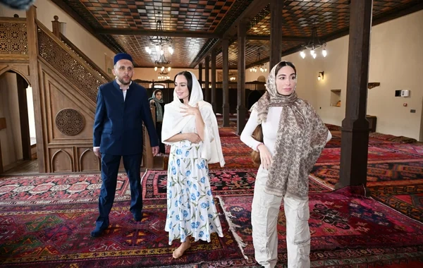 Leyla Əliyeva və Arzu Əliyeva Şəkidə Xan məscidini ziyarət ediblər - FOTO