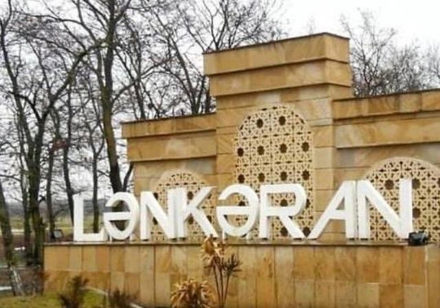 Lənkəranda utancverici mənzərə: Tarix bank binası ilə əvəzlənib