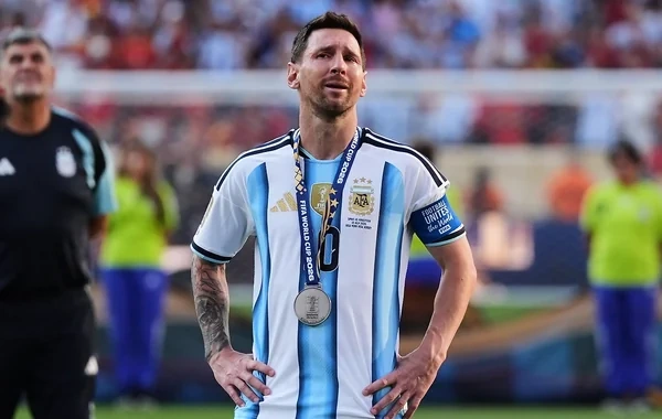 Messi DÇ-2026-dan sonra ilk dəfə camaat içinə çıxdı - VİDEO