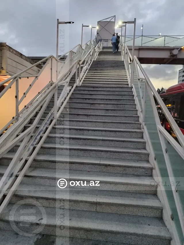 "Şamaxinka"da piyada körpüsündə lift iki aydan çoxdur işləmir - FOTO/VİDEO