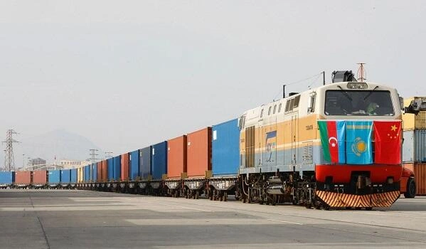 İlk Transxəzər yük qatarı Azərbaycana yola düşdü