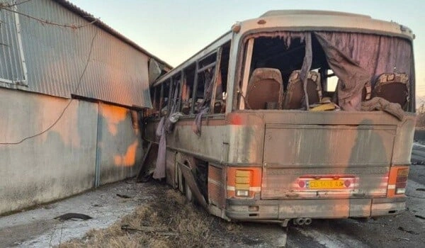 Rusiya Ukraynada avtobusa zərbə endirdi: 12 nəfər öldü