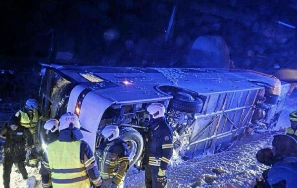 Estoniyada Kipr milli həndbol komandasını daşıyan avtobus aşıb