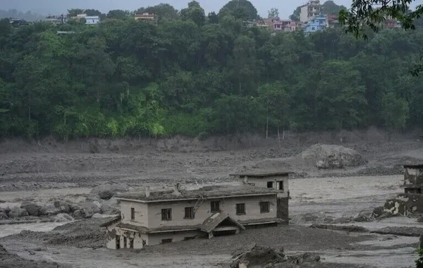 Nepalda daşqınlar: Ölənlərin sayı min nəfəri keçdi