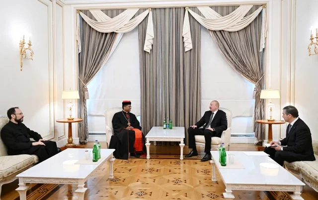 Prezident Müqəddəs Taxt-Tacın Dinlərarası Dialoq üzrə Dikasteriyasının prefektini qəbul edib - FOTO