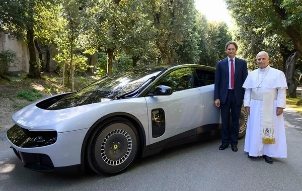 "Ferrari" tarixinin ən çirkin avtomobili? - Yeni elektromobili ilk olaraq Roma Papası sınaqdan keçirdi - VİDEO