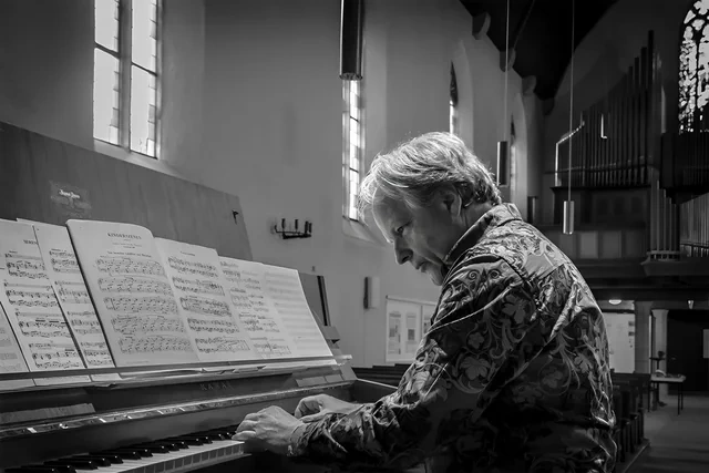 Azərbaycan bəstələri ilə milyonlarla baxış yığan alman pianoçu: "Musiqiniz birbaşa ürəyə toxunur" - VİDEO
