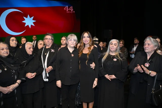 "44" bədii filminin premyerası baş tutub: Arzu Əliyeva və Alyona Əliyeva təqdimatda iştirak ediblər - Foto