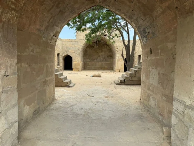 Tarixi karvansaraya qanunsuz müdaxilənin qarşısı alınıb - FOTO