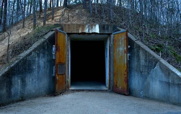 Rusiyalı milyarderlər fantastik qiymətə bunkerlər almağa başlayıblar - FOTO