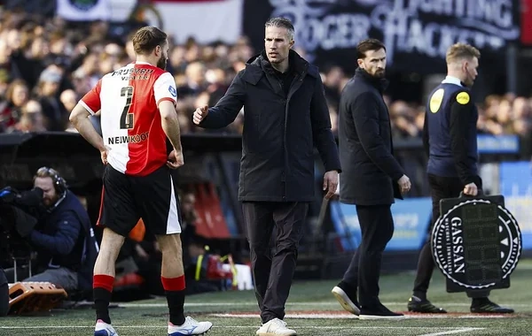 Robin van Persi "Feyenoord"dan uzaqlaşdırıldı