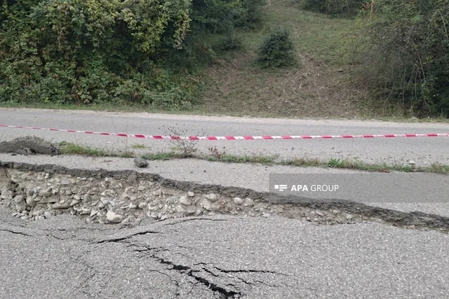 Qubada Rustov-Xanəgah yolunda sürüşmə olub - FOTO