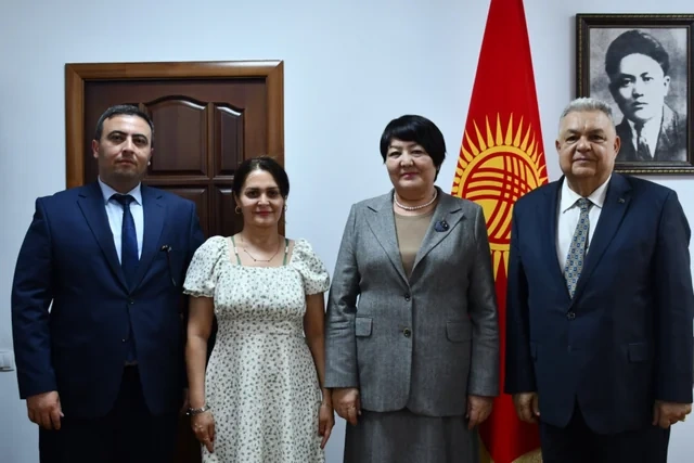 Qırğızıstanda iki məktəbdə Azərbaycan dilinin tədrisinə başlanılır - FOTO