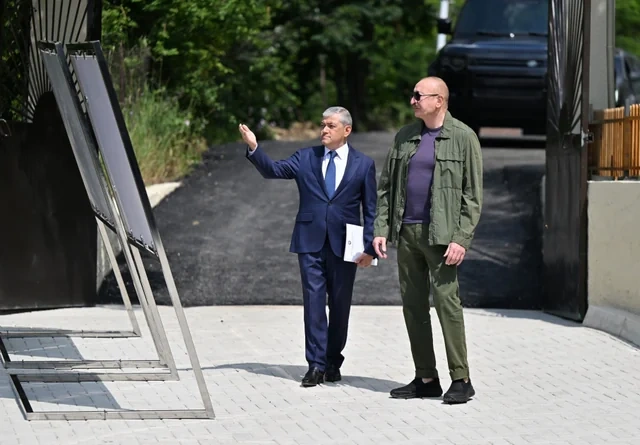 Prezident Kiçik Qaladərəsində görülən işlərlə tanış olub və kəndə qayıdan sakinlərlə görüşüb - FOTO