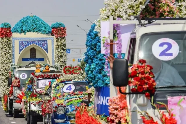 Özbəkistan dünya rekordunu qırdı: 29 milyondan çox gül əkildi - FOTO