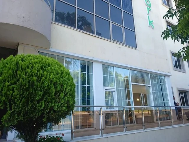 Sabiq komitə sədrinin tikdirdiyi hotel müsadirə olunaraq satışa çıxarıldı - Foto