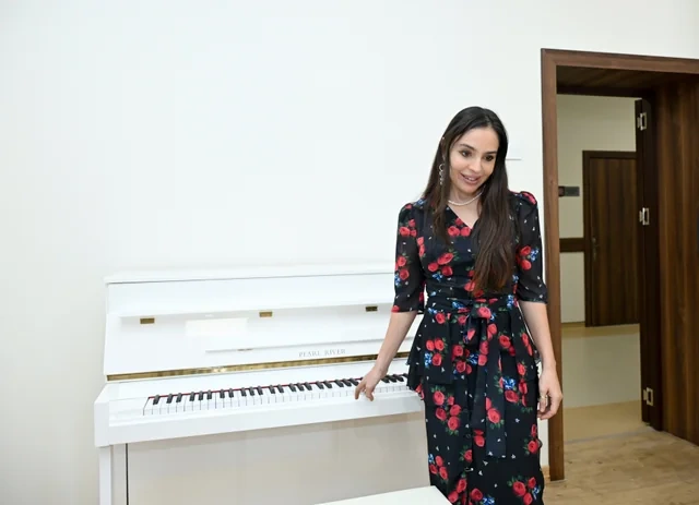 Leyla Əliyeva Şəki Şəhər İncəsənət Məktəbində olub - FOTO