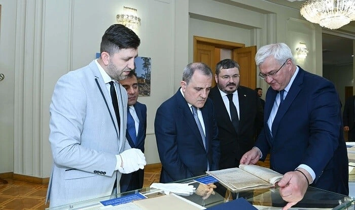 Bayramov Ukraynada AXC-yə dair sənədlərə baxdı - Foto