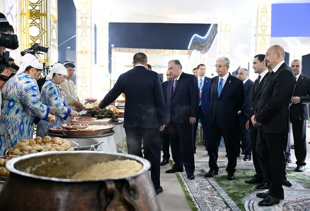 Prezident İlham Əliyev MDB Ölkələrinin Milli Kulinariya Festivalı ilə tanış olub, rəsmi qəbulda iştirak edib - Foto
