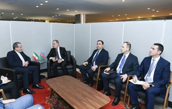 Ceyhun Bayramov iranlı həmkarı Abbas Əraqçı ilə görüşdü