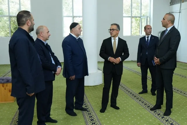 Ramin Məmmədov Biləsuvarda iki məscidi ziyarət edib - FOTO