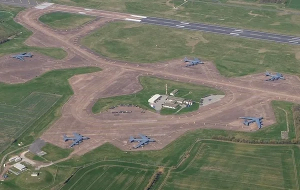 Britaniya baş naziri hərbi baza yaxınlığındakı insidentə görə İranı ittiham etdi