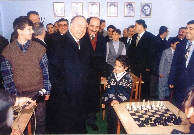 Heydər Əliyev və Azərbaycan idmanı: Dağıntıdan dirçəlişə - FOTO
