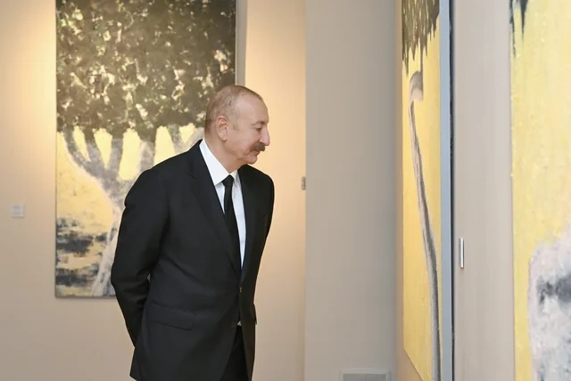 İlham Əliyev, Mehriban Əliyeva və ailə üzvləri "Mənim Abşeronum: Üstə gəl" adlı retrospektiv sərgi ilə tanış olublar - Foto