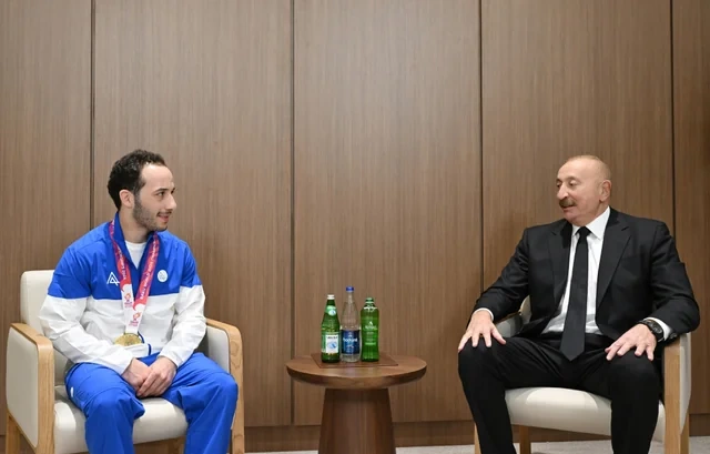 Prezident İlham Əliyevlə idmançı Əhməd Yusifovun səmimi söhbəti - Foto